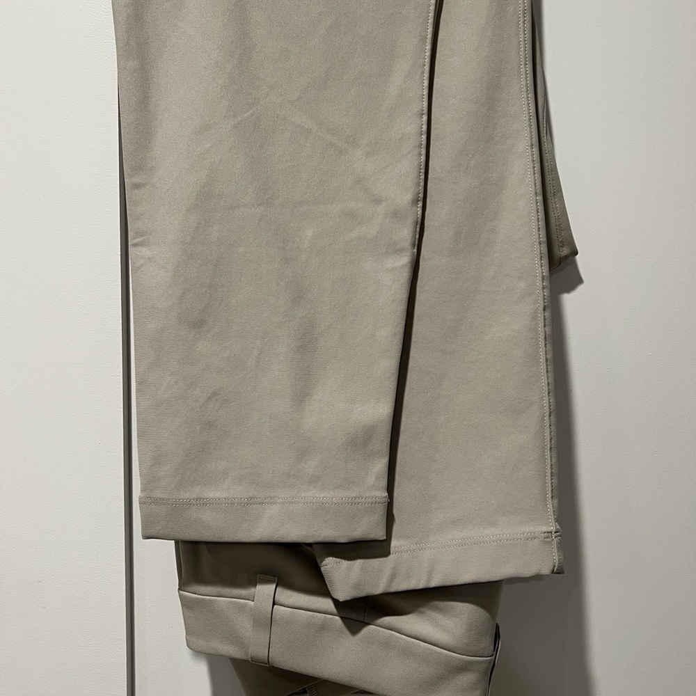 Lululemon Athletica ABC slim trouser short inseam 31 x 28
